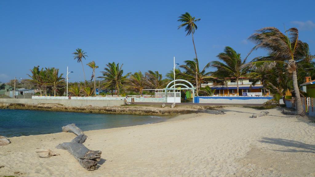 Yellow Moon Guesthouse & Apartments San Andres  Exterior photo